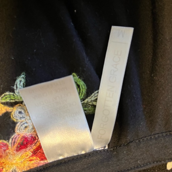 Forgotten Grace Tunic - Picture 4 of 4